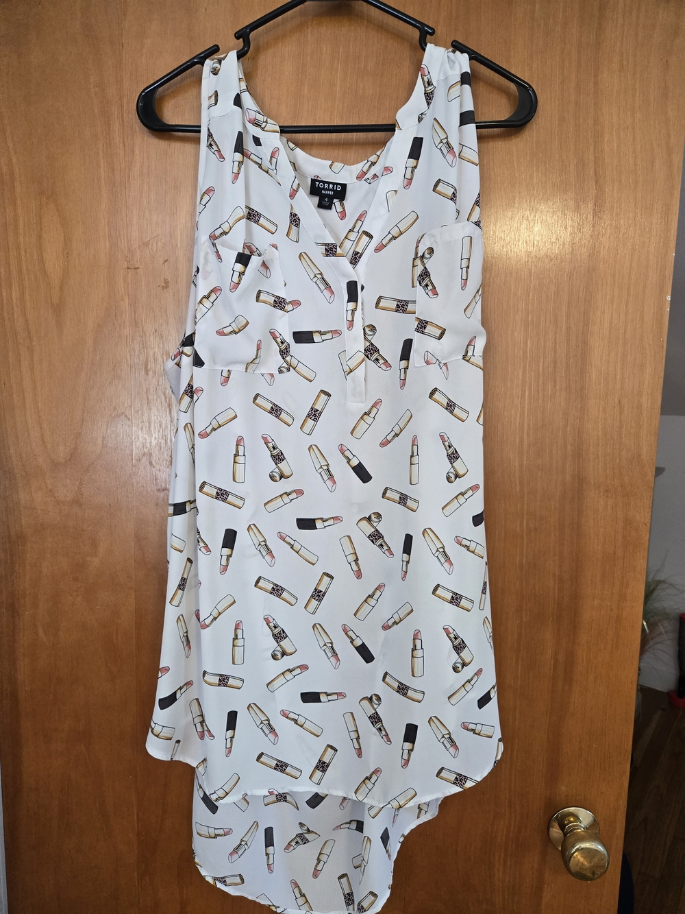 torrid White Lipstick Print Sleeveless Blouse